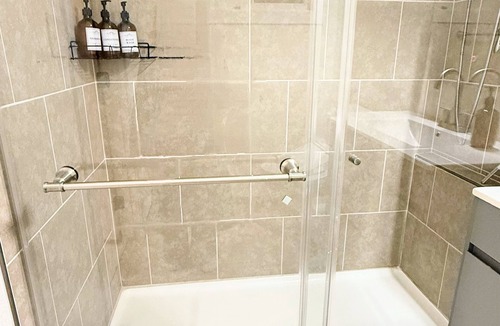 Concord House | Cozy luxury-1 bedroom guest suite in Concord -walk to BART-close to Mt Diablo.