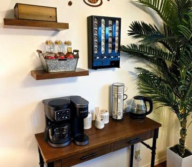 Springfield House | Cozy Luxury - King Bed, Coffee Bar, Sleeps 5