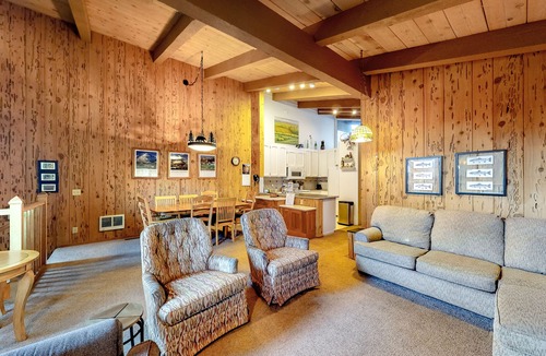 Mammoth Lakes Condo | Cozy Mammoth Lakes Retreat