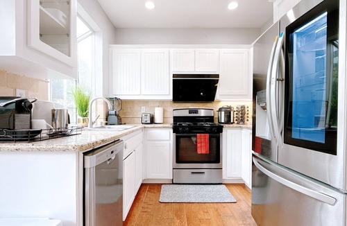 North San Jose House | Cozy Morden Family & Work Retreat 4b3b house with AC