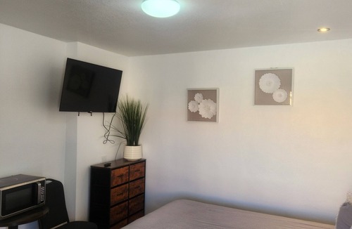 Pearsonville Hotel | Cozy Motel in welcoming Inyokern with WiFi, AC,near 2 hwys perfect to stop& rest