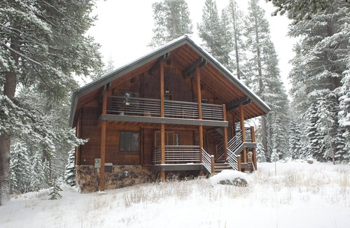 West Meadows Cabin | Cozy Mountain Cabin: Modern Amenities, Room for the Whole Family and then some