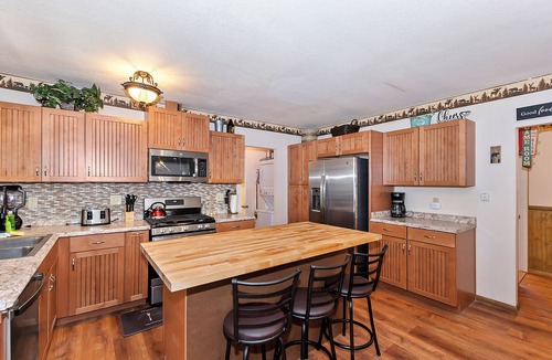 Boulder Bay Cabin | Cozy mountain haven with spa, game room, close to all Big Bear Lake attractions!