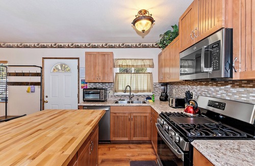 Boulder Bay Cabin | Cozy mountain haven with spa, game room, close to all Big Bear Lake attractions!