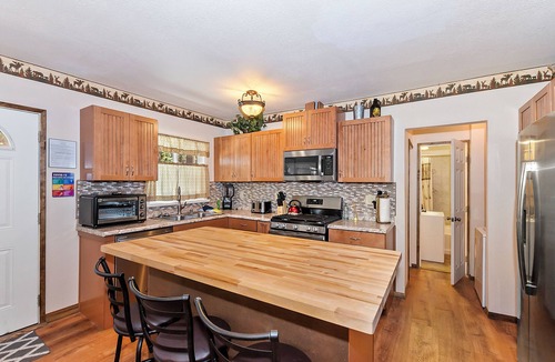 Boulder Bay Cabin | Cozy mountain haven with spa, game room, close to all Big Bear Lake attractions!