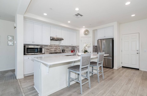 Chino House | Cozy New 4Bedroom 4Bath home Chino 安靜小區4房4衛新房整租