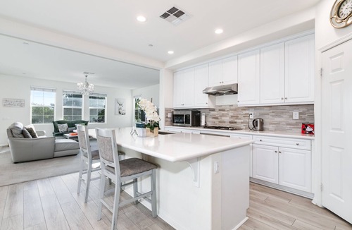 Chino House | Cozy New 4Bedroom 4Bath home Chino 安靜小區4房4衛新房整租