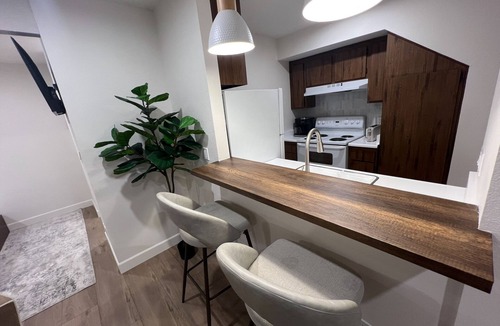 Northwood Condo | Cozy, newly renovated studio condo with fitness room, WiFi in delightful Irvine