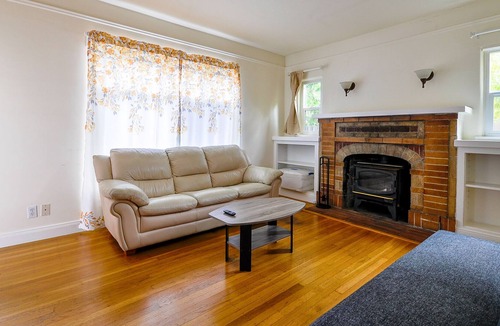 Barron Park House | Cozy Palo Alto House~Near Stanford, tech companies