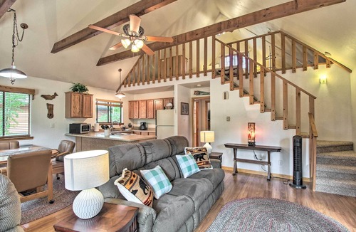Pinetop Cottage | Cozy Pinetop Mountain Escape: Hike, Golf & Ski!