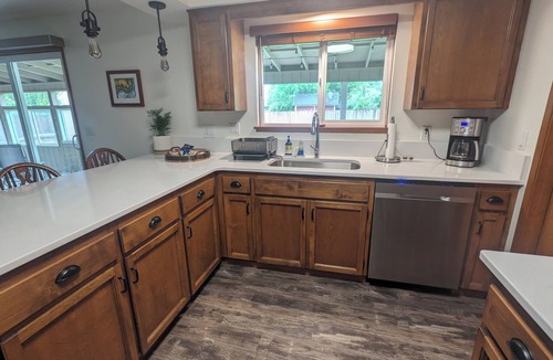 Dundee House | Cozy place for families, couples & friends. Hot tub awaits. Central to activity.