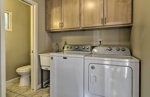 Carver House | Cozy Portland Getaway w/ Private Hot Tub!