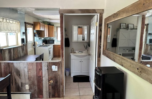 Richfield House | Cozy Private Apartment