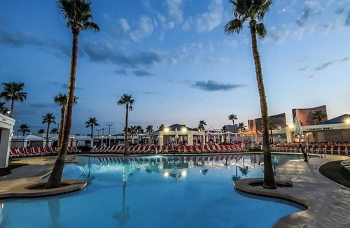 Winchester Resort | Cozy resort in awesome Las Vegas with WiFi, fitness room, AC Luxe Room