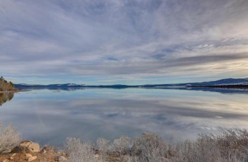 Lake Almanor Peninsula House | Cozy & Restful Cabin, Steps to Lake Almanor