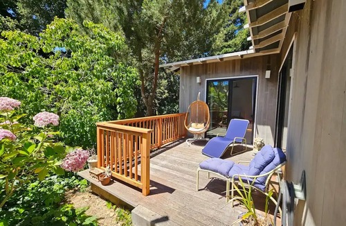 Aptos House | Cozy retreat near woods and sea