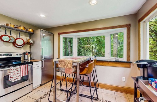 Washougal House | Cozy Riverfront Cottage with Charming Interior & Hot Tub - Dog-Friendly