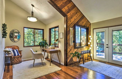 Sandy House | Cozy Sandy Retreat w/Hot Tub & Forest Views!