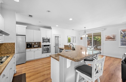Regency Park House | Cozy single story home, 9 mins from Sacramento International airport.