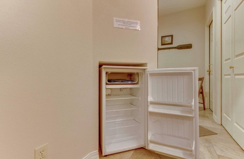 Century West Apartment | Cozy studio condo with free WiFi, shared pool & near river