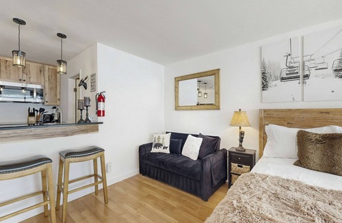 Truckee Apartment | Cozy studio condo with kitchenette, deck, WiFi, & nearby activities