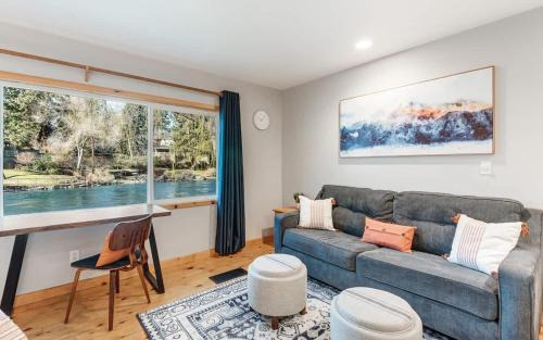 Bend House | Cozy Studio Cottage on the River