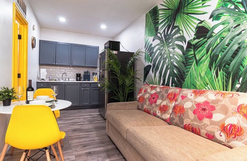 Sunrise Manor Apartment | Cozy Studio In Las Vegas, King Bed Near Freemont Street.