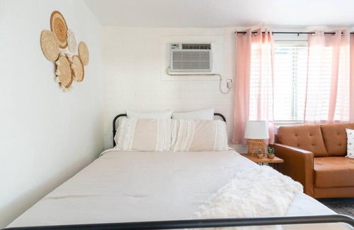 Riverside Apartment | Cozy Studio w/bath, kitchen in the heart of Tempe