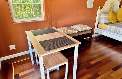 Estates Apartment | Cozy studio with Kitchenette, WiFi and AC in enchanting San Jose.