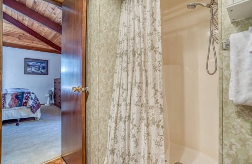 Sunriver House | Cozy Sunriver Cabin w/Wood Burning Fireplace, Wifi, and 2 King Beds. Sleeps 4