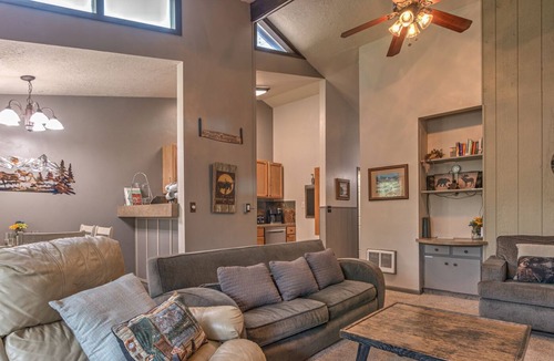 Sunriver Condo | Cozy Sunriver Condo close to The Village shopping with FREE passes to Waterpark!