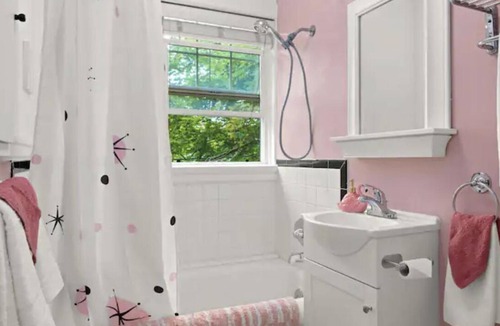 Alphabet Historic District Condo | Cozy tastefully decorated vintage inspired studio condo