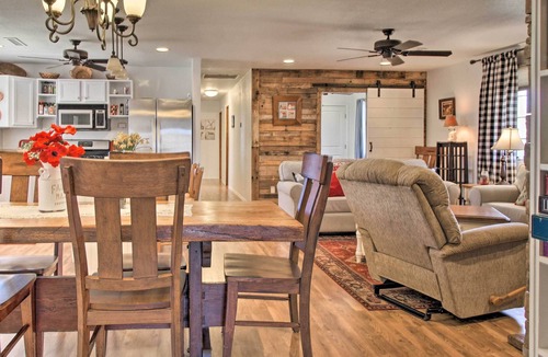 Taylor House | Cozy Taylor Home w/ Fireplace - Hiking Nearby