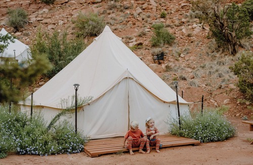 Hildale RV Rental | Cozy tents with enchanting views near Zion National Park with AC