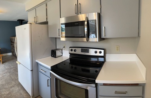 Old Farm District House | Cozy Updated 3B Home - 5 minutes to the Old Mill!