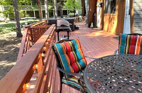 Lake Almanor Country Club Cabin | Cozy cabin retreat among the trees. Charming 3 bedroom/2 bath with hot tub.