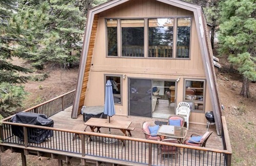 Lake Almanor Country Club Cabin | Cozy 2-bedroom cabin with WiFi in awesome Lake Almanor Country Club