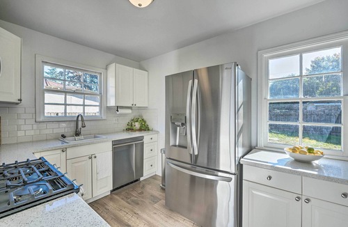 West Sacramento House | Cozy West Sacramento Getaway w/Private Yard!