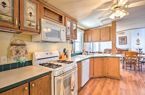 The Foothills Cottage | Cozy Yuma Retreat w/Furnished Patio & Grill!