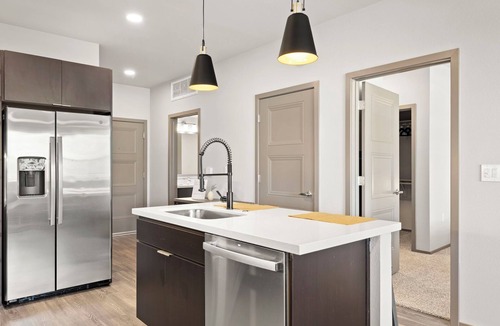 Glendale Sports and Entertainment District Apartment | CozySuites at Westgate