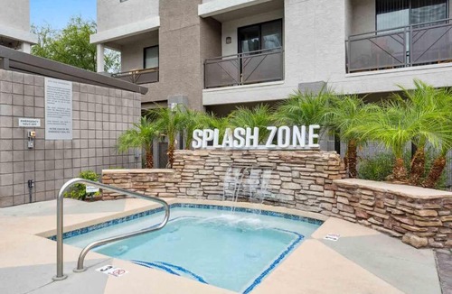 Glendale Sports and Entertainment District Apartment | CozySuites at Zone Westgate