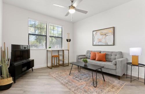 Glendale Sports and Entertainment District Apartment | CozySuites Glendale by the stadium with pool 17