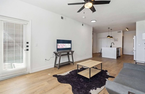 Glendale Sports and Entertainment District Apartment | CozySuites Glendale - Westgate with pool! 05