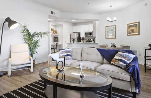 Glendale Sports and Entertainment District Apartment | CozySuites Glendale walk to stadium w/ pool & gym!
