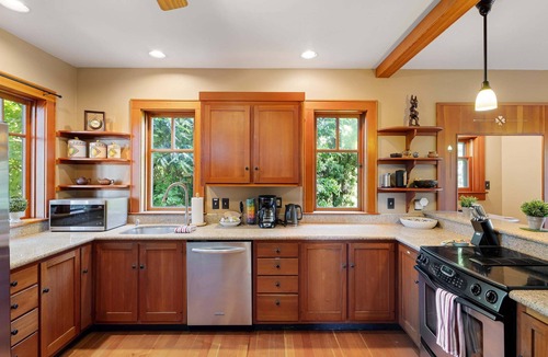 College Hill House | Craftsman Grove - 4BR, 10 minutes to campus, with game room!