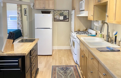 Chico House | Craftsman style back cottage (England St.)