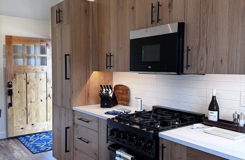 Fort Klamath Cabin | CRATER LAKE CATTLE CO. RANCH CABIN Short drive to Crater Lake Built in 2023