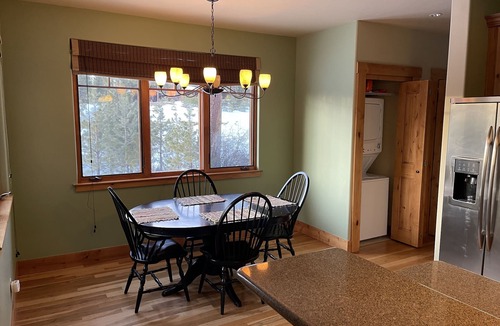 Grizzly Ranch House | Creekside Cabin on 9th hole of Grizzly Ranch Golf Club
