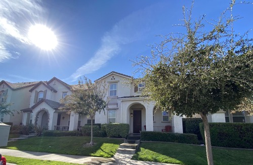 North Natomas House | Creekside Chateau- CLOSE TO AIRPORT/DOWNTOWN/SHOPS