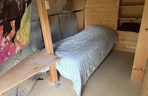 Jacksonville Cabin | Creekside Geodesic Dome Retreat with Expansive Nature Views in Jacksonville, Oregon